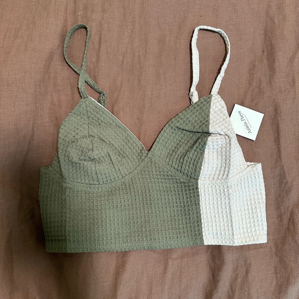 Sea Waffle Top / Sage and Toast